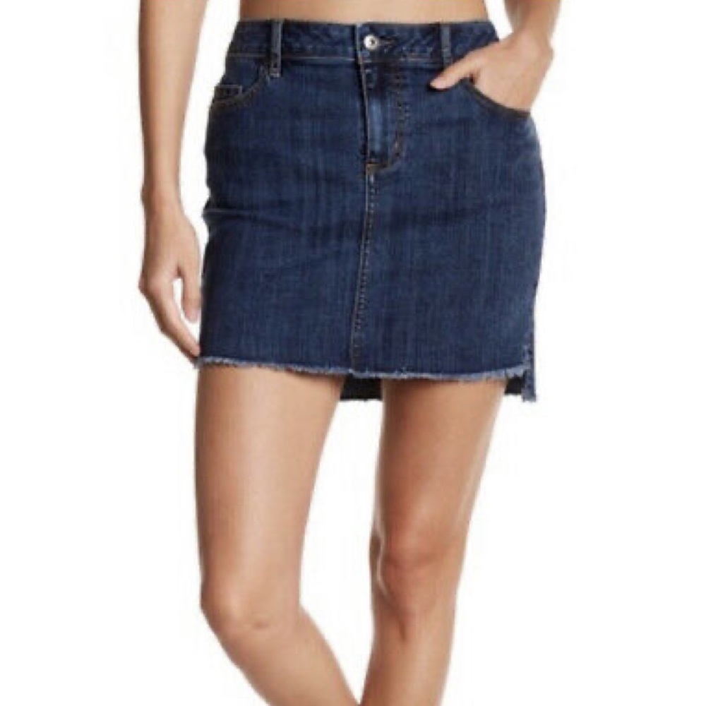 EUC Melrose and Market Denim Jean Mini Skirt Frayed Raw Hem Size 2P 2